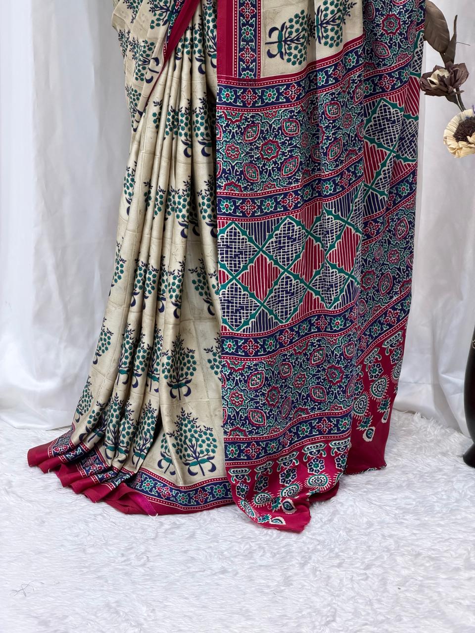 Vintage Beige Art Print Saree