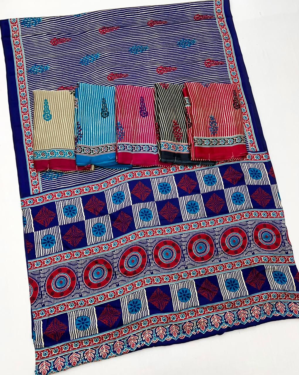 Graceful Red Ethnic Pattern Saree with Artistic Pallu