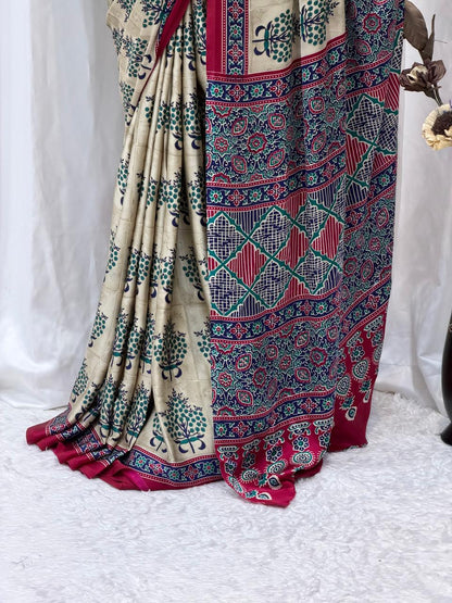 Vintage Beige Art Print Saree