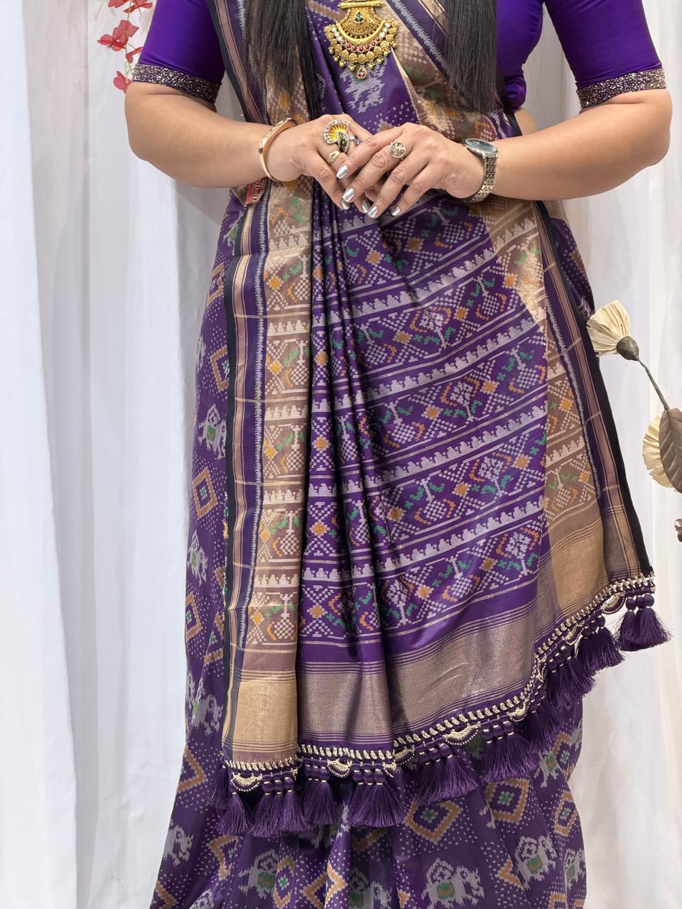 Timeless Purple Silk Saree with Intricate Weaving