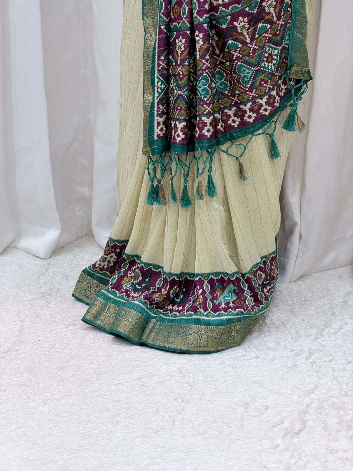 Elegant Cream & Teal Patola Print Saree with Rich Pallu & Tassel Detailing