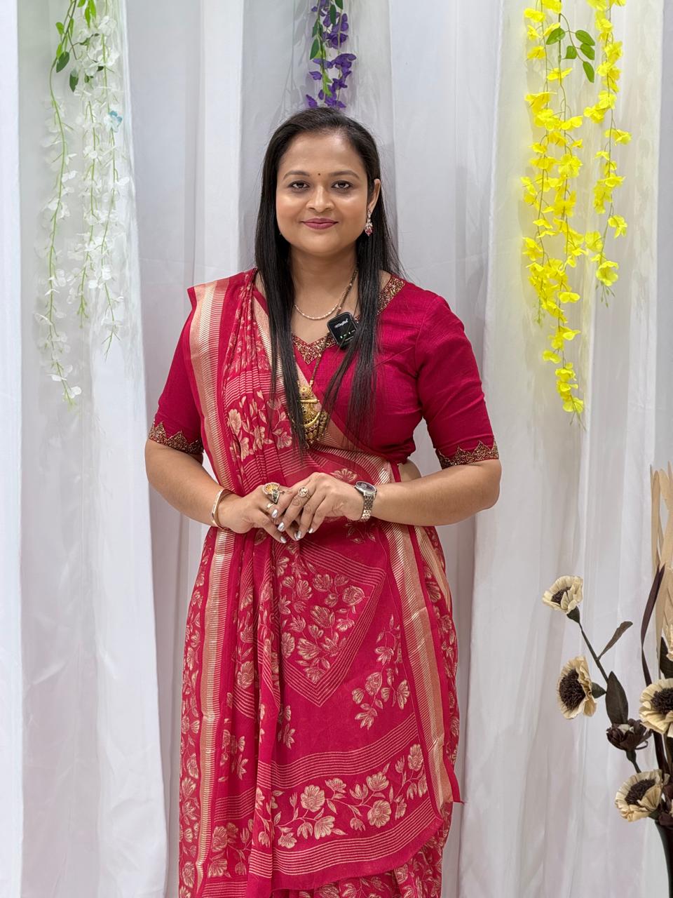 Elegant Red Floral Woven Saree with Golden Border & Rich Pallu