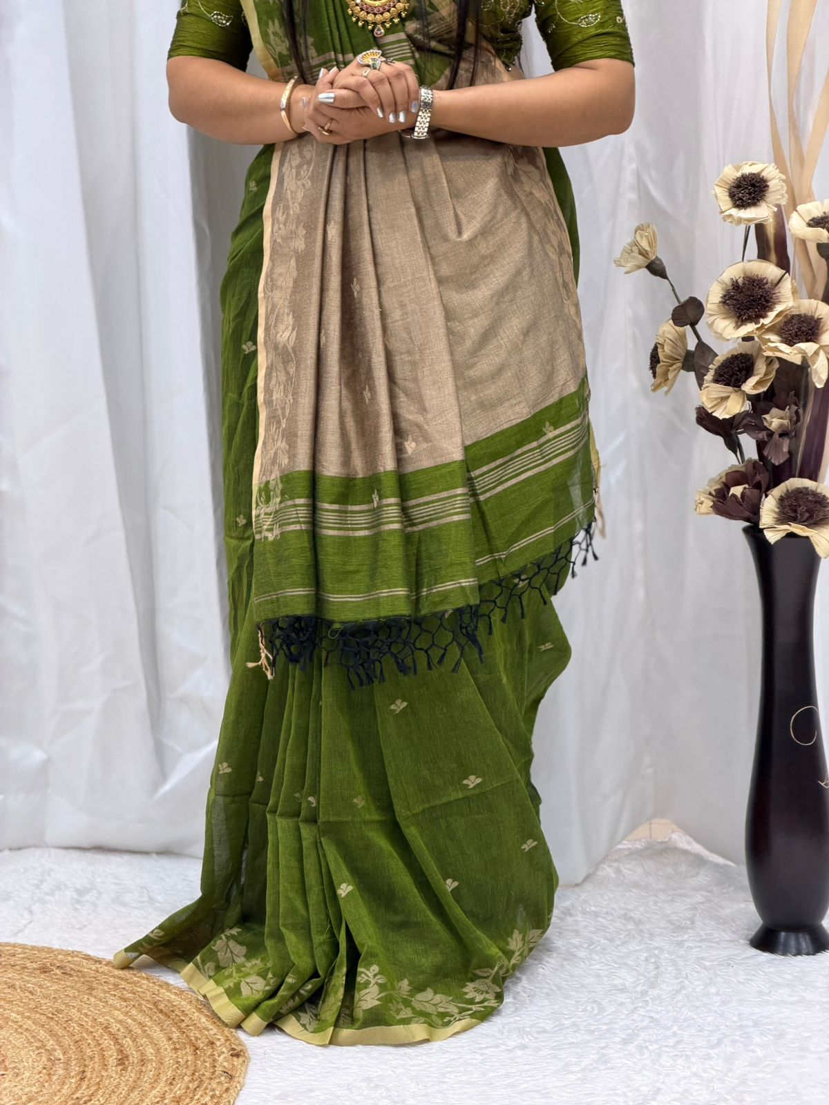 Elegant Olive Green Handwoven Traditional Saree with Rich Contrast Pallu