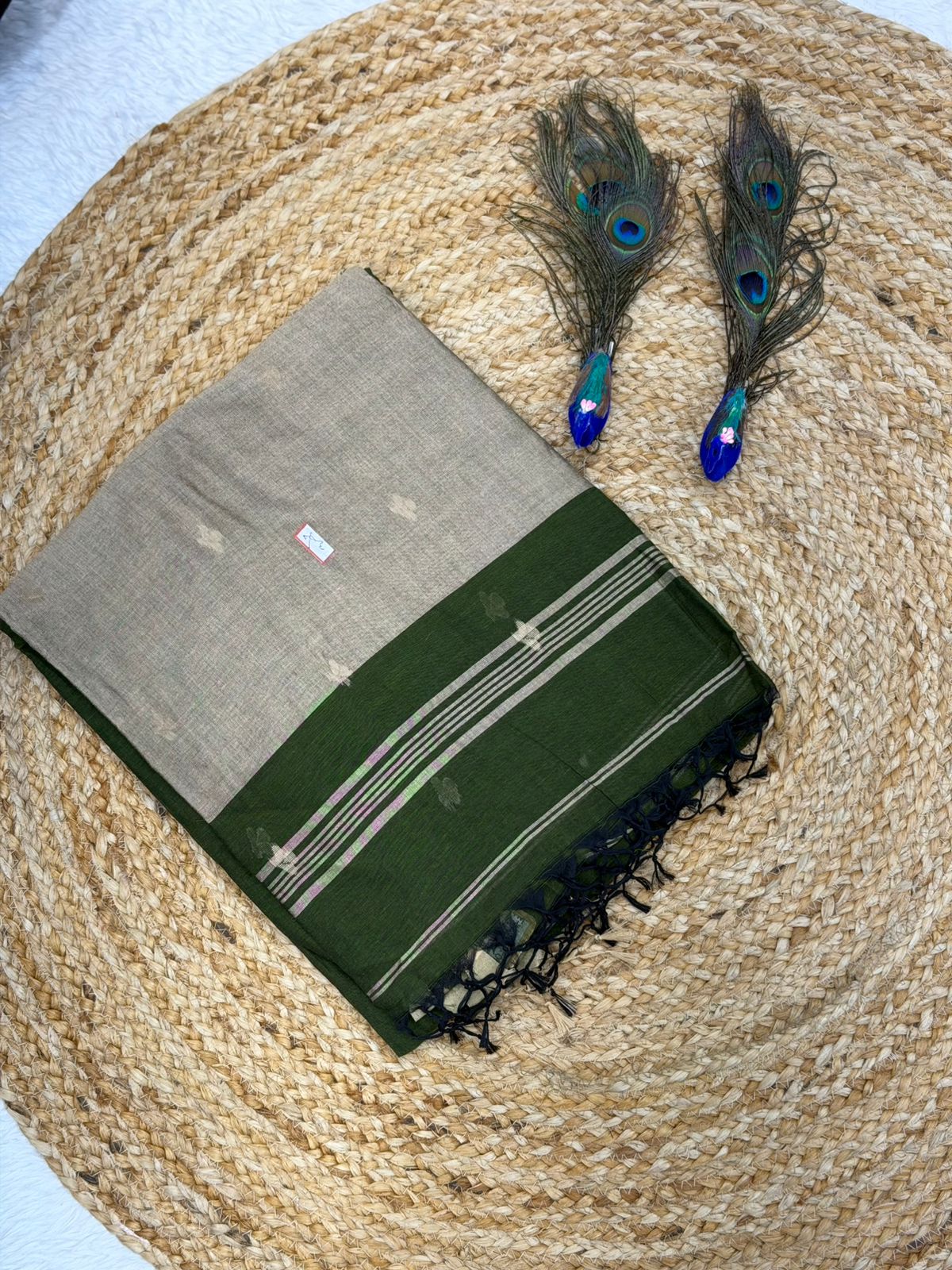 Elegant Olive Green Handwoven Traditional Saree with Rich Contrast Pallu